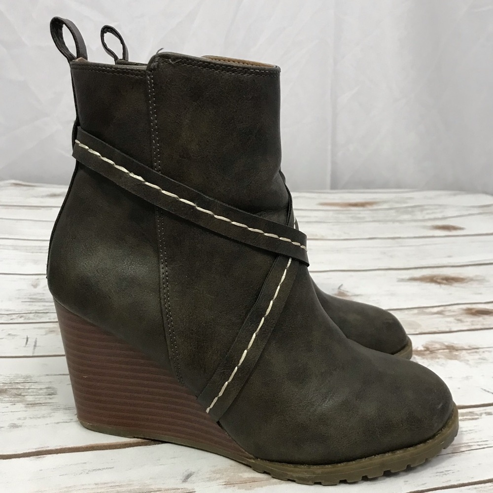 Diba Women's Olive Green Wedge Ankle Boots, Size 7